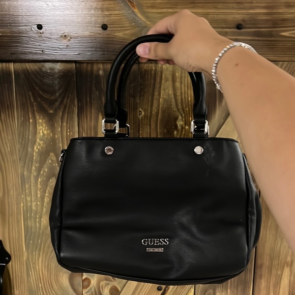 Guess purse - Picture 1 of 2